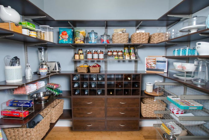 storage room arrangement option