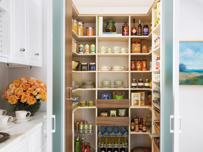 pantry design in the interior