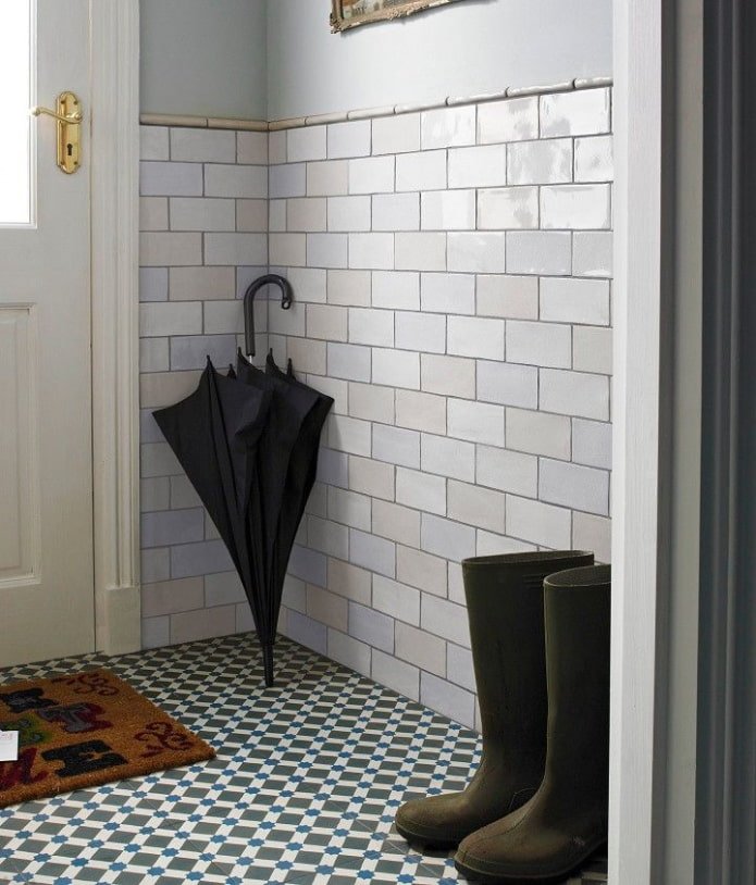 clinker tile cladding in the hallway