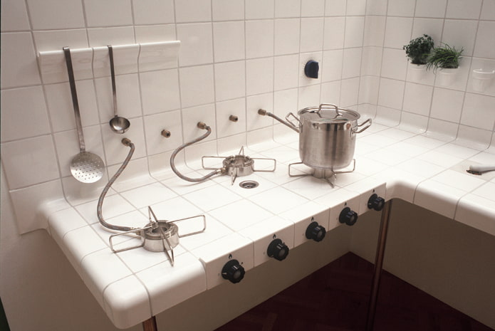 countertop with clinker tile facing