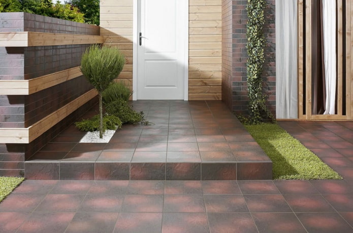 porch with clinker tile cladding