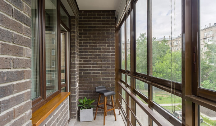balcony with clinker tile cladding