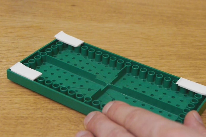 Gluing the tape