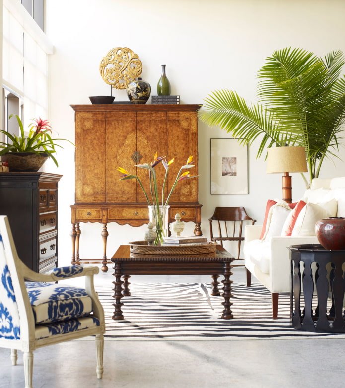 colonial style furniture