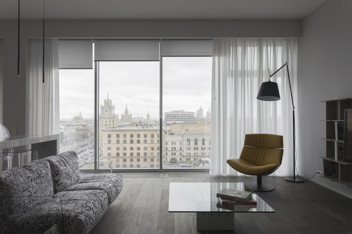 Roller blinds and tulle