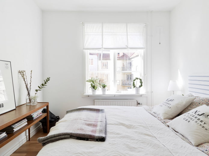 Roman blinds in the bedroom