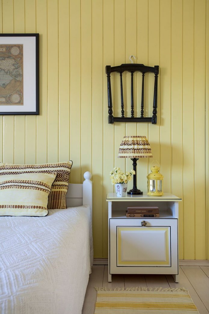 clapboard in the bedroom