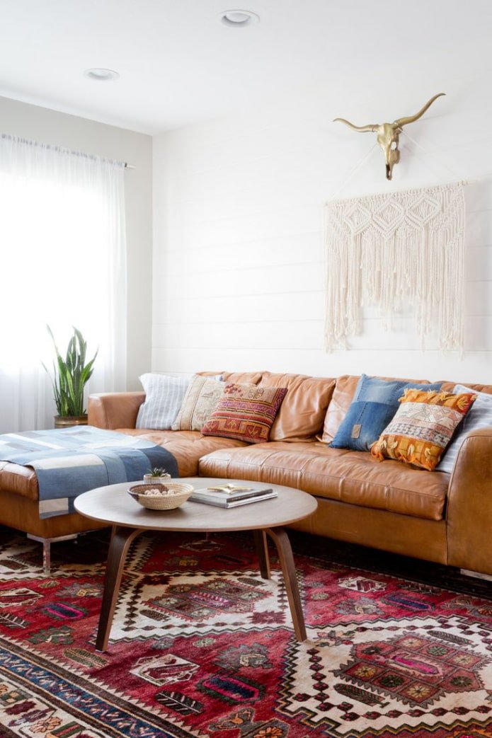 white walls in the living room