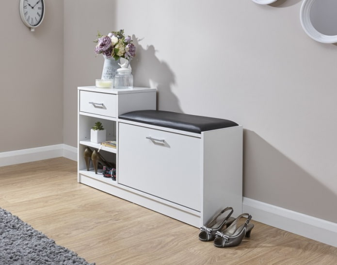 chest of drawers with a bench in the interior of the hallway