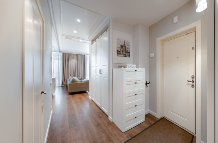 chest of drawers in the interior of the hallway