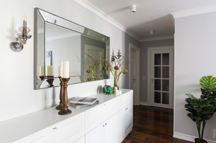 chest of drawers with mirror in the interior of the hallway