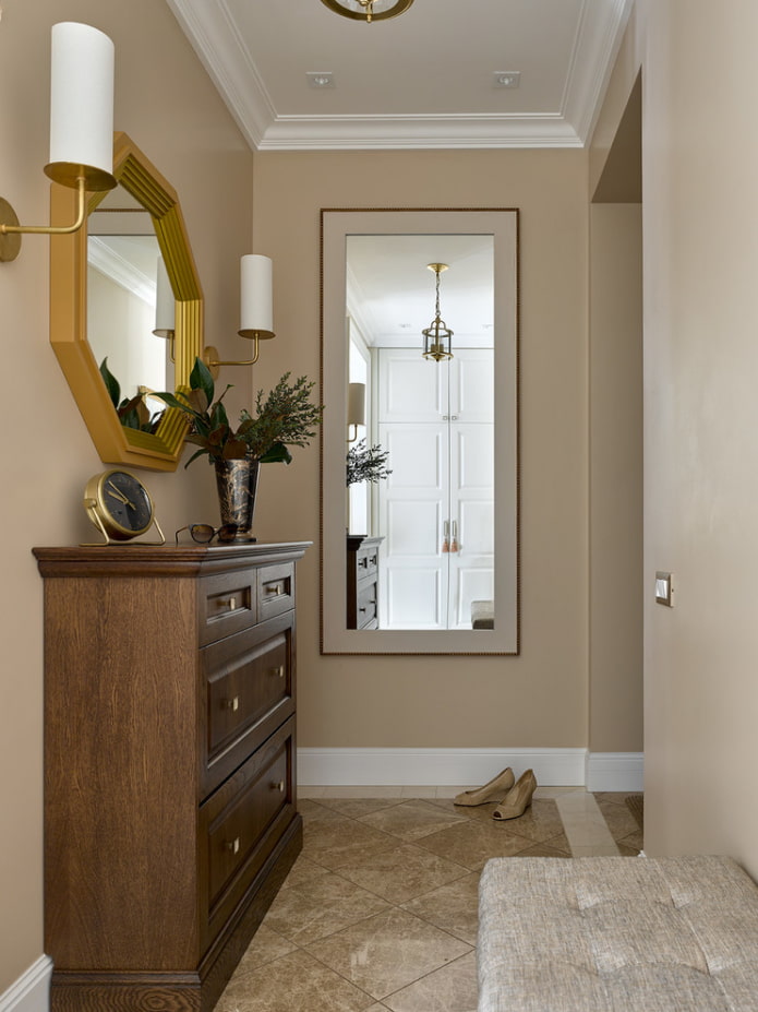 chest of drawers in the interior of a small hallway