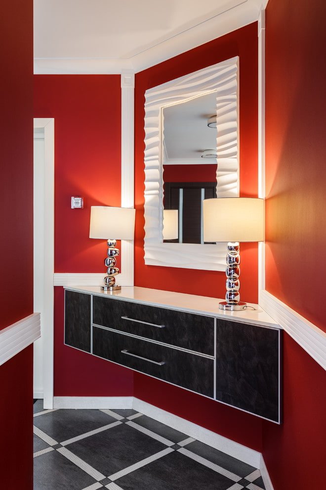design of a chest of drawers in the interior of the hallway