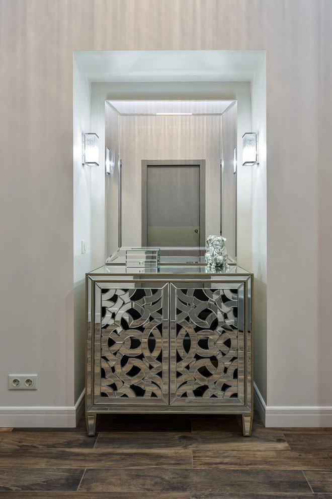 design of a chest of drawers in the interior of the hallway