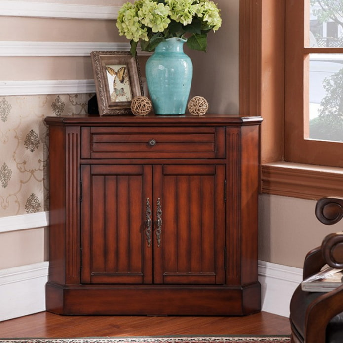 Wooden corner chest of drawers