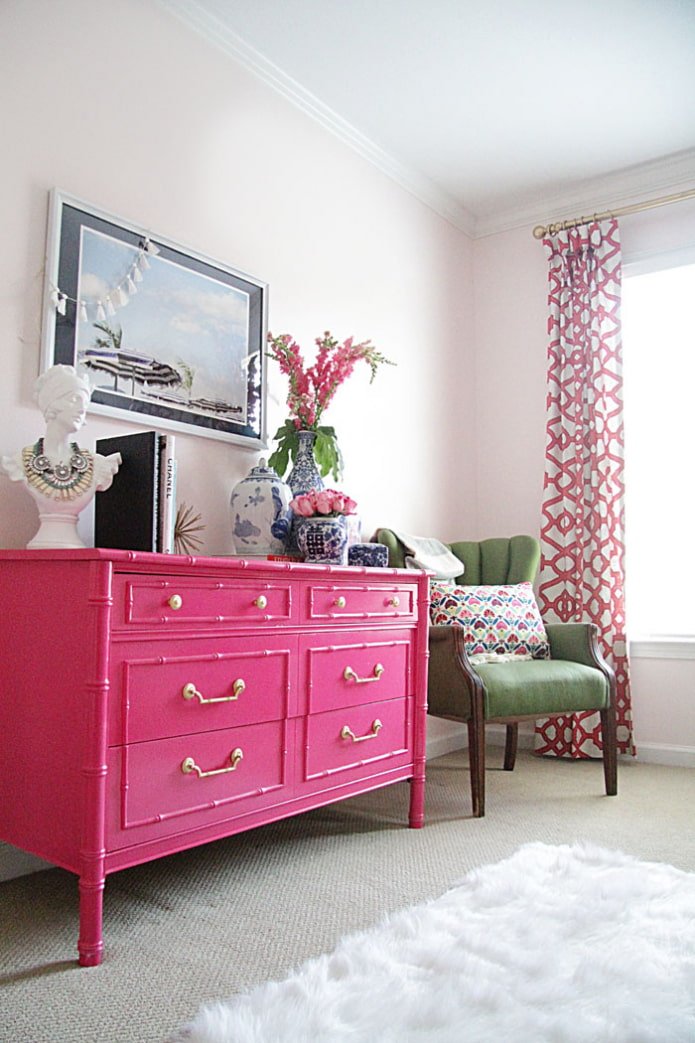 Pink chest of drawers in the living room
