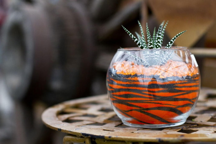 pot with colored sand