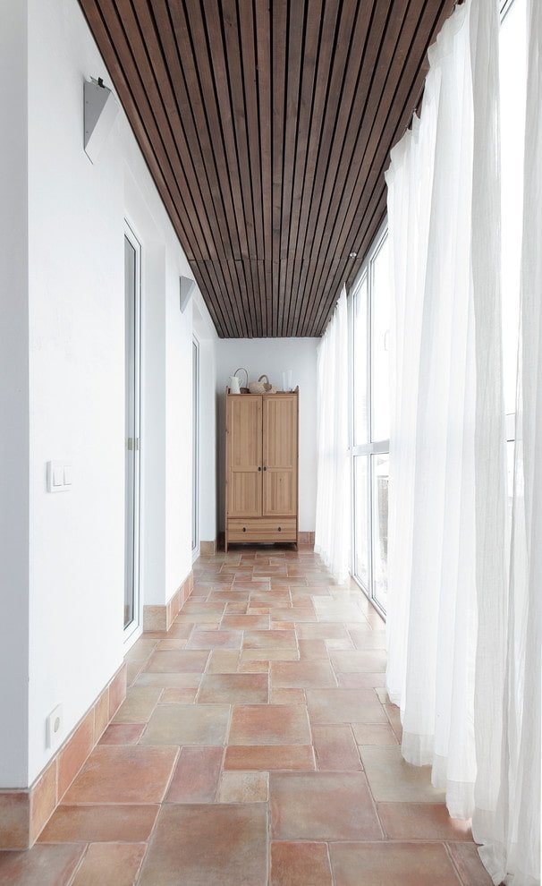 slatted ceiling on the balcony