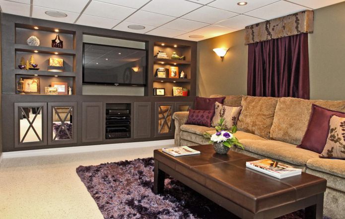 Brown and purple colors in the living room interior