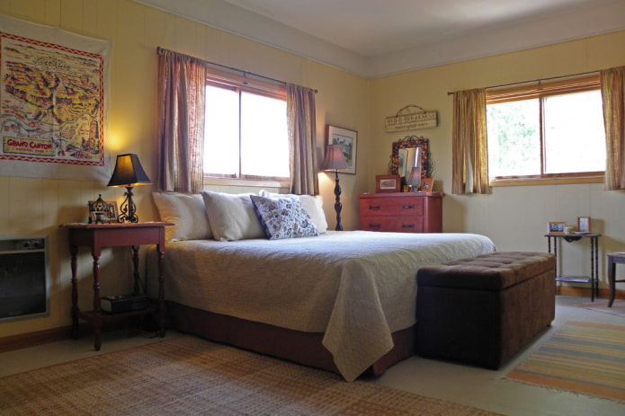 short curtains in the bedroom interior
