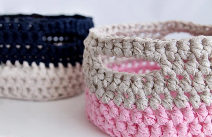 baskets from cotton cord of two colors