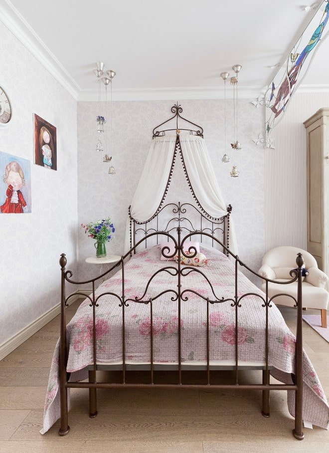 bed with bronze forging