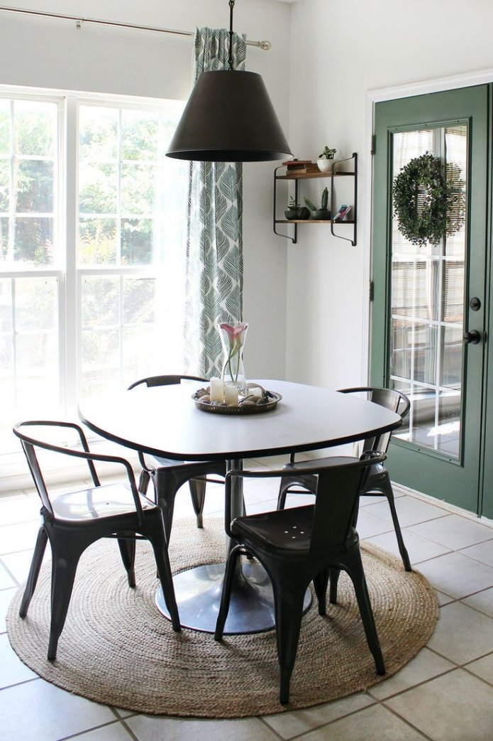round table rug