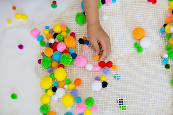 Glue the balloons