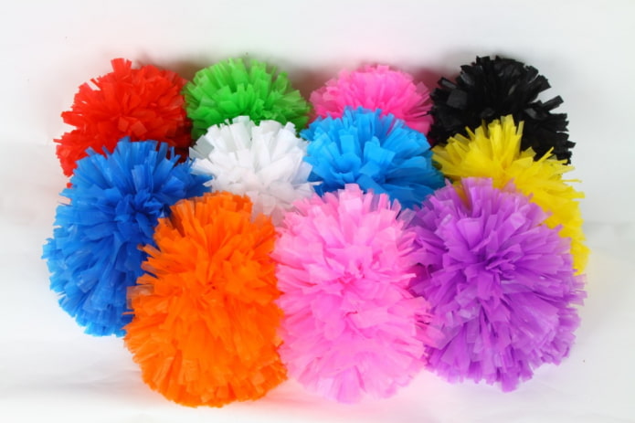 Plastic pom-poms