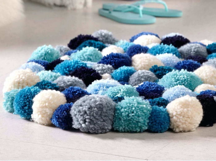 Rug made of pompoms