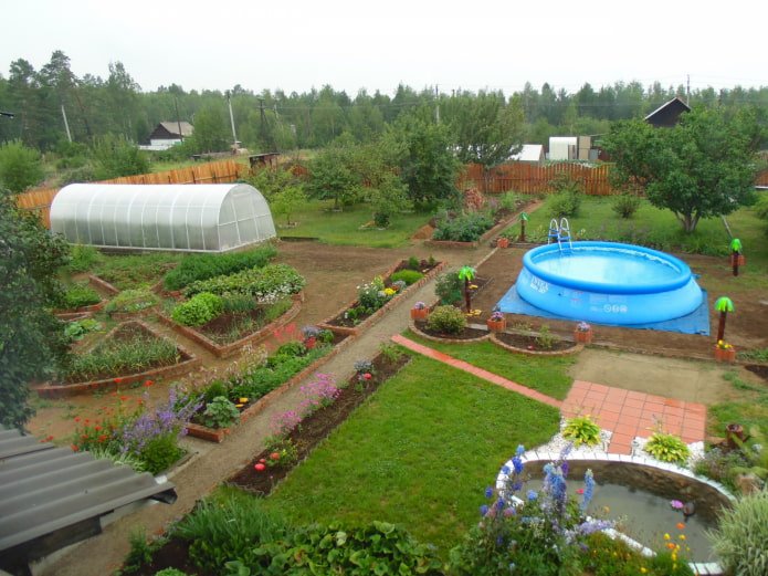 Plot with a swimming pool
