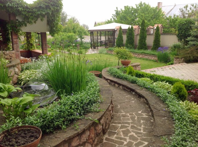 A garden decorated with stone