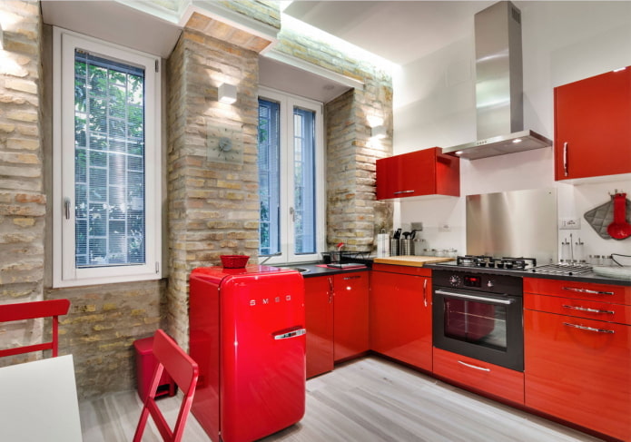 kitchen decor in red tones