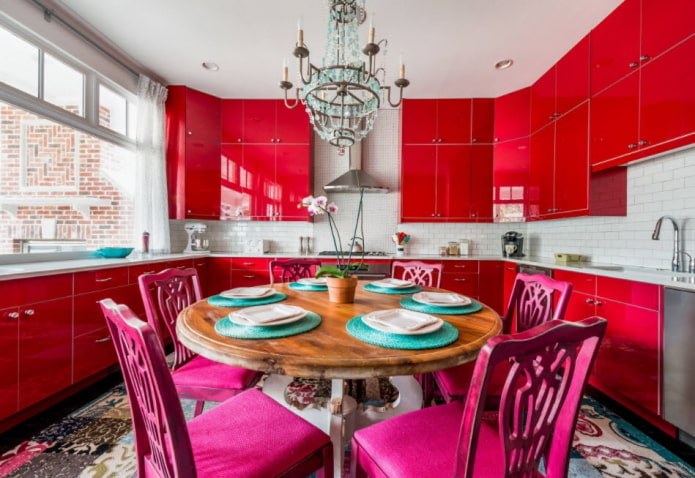kitchen decor in red tones