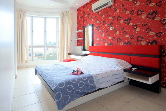 wallpaper with a pattern in the bedroom