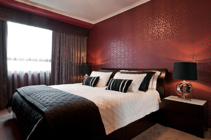 burgundy wallpaper with a silver pattern