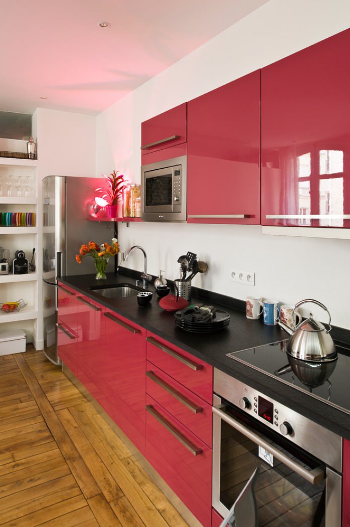 black countertop, red set