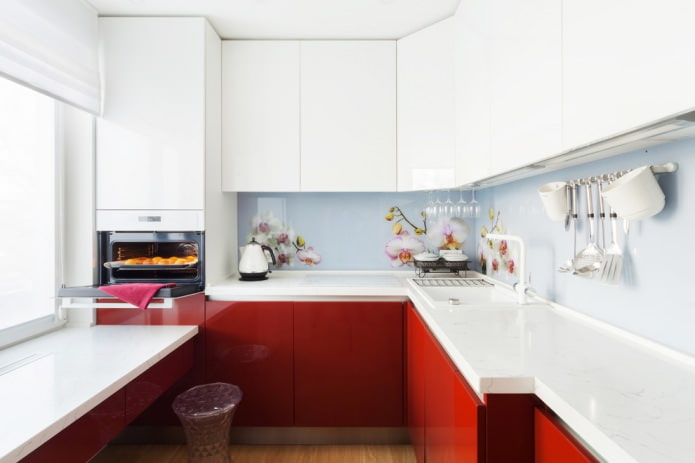 A kitchen set with a white bottom and a red top