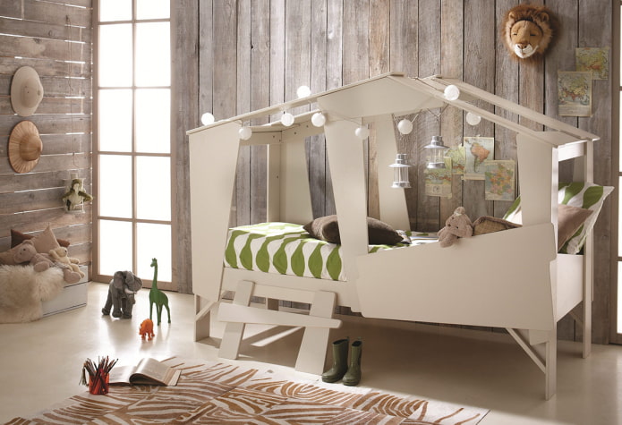 bed in the form of a house in the children's room