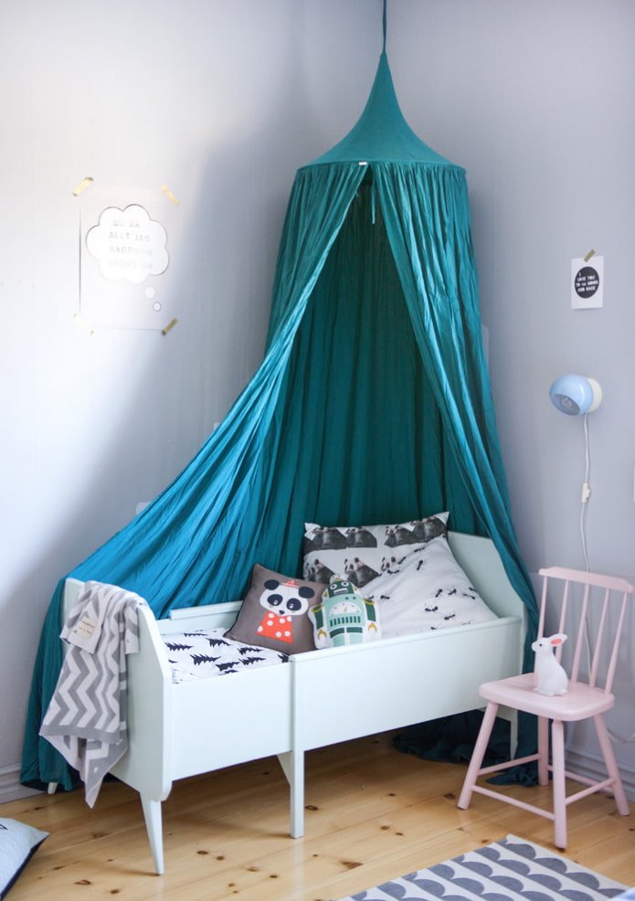 canopy crown with dense drapery