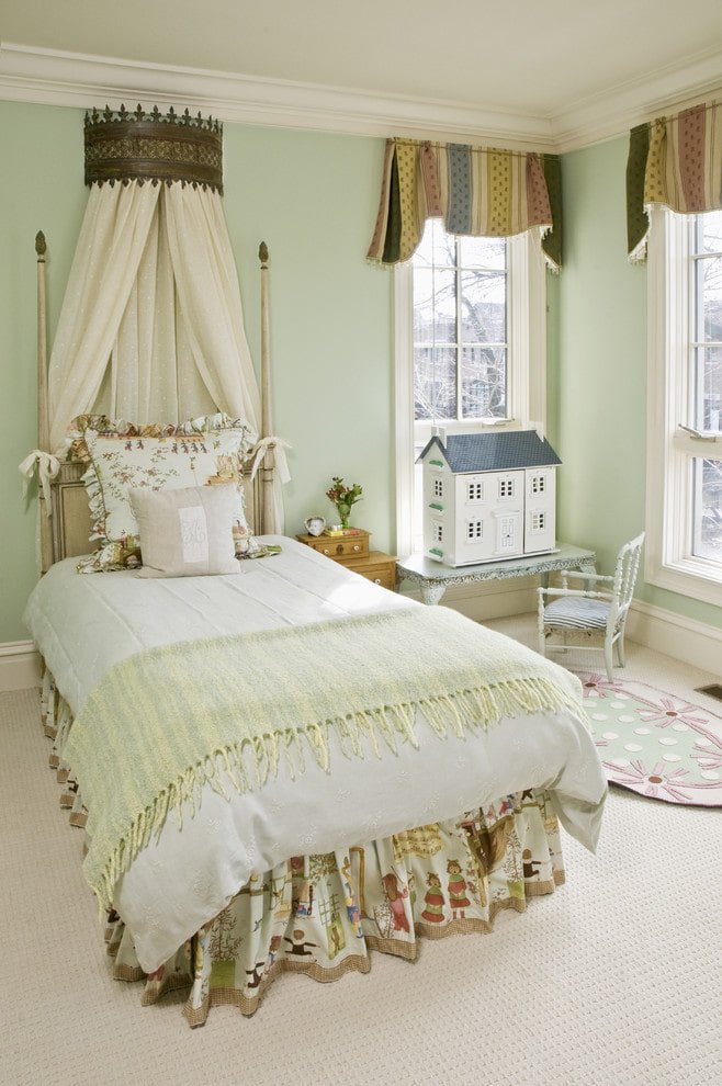 canopy with cornice