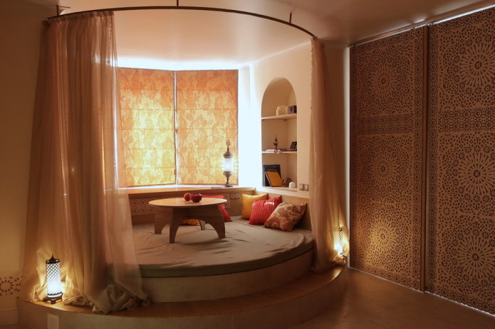 Semicircular bed