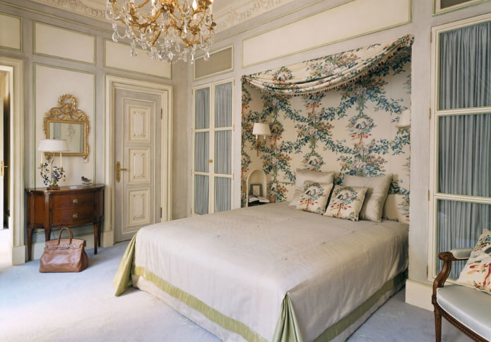 niche with a bed in the interior in a classic style