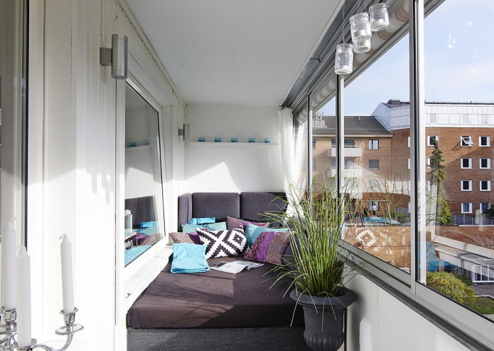 built-in bed on the loggia