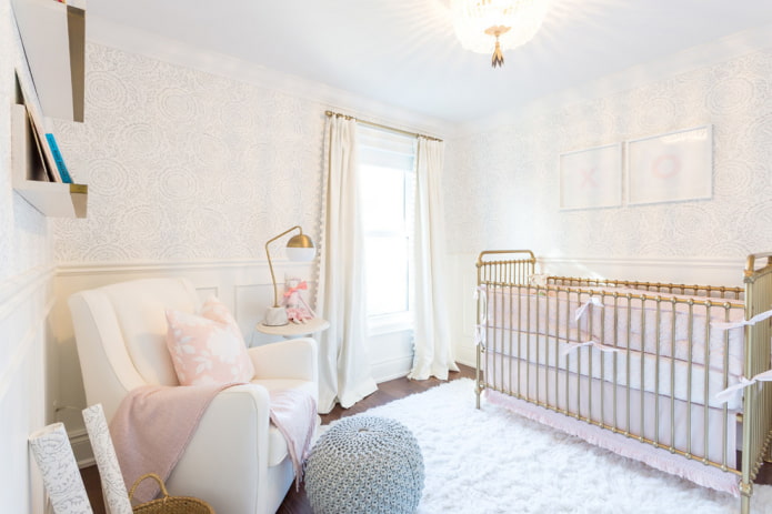 model for a newborn girl in the interior