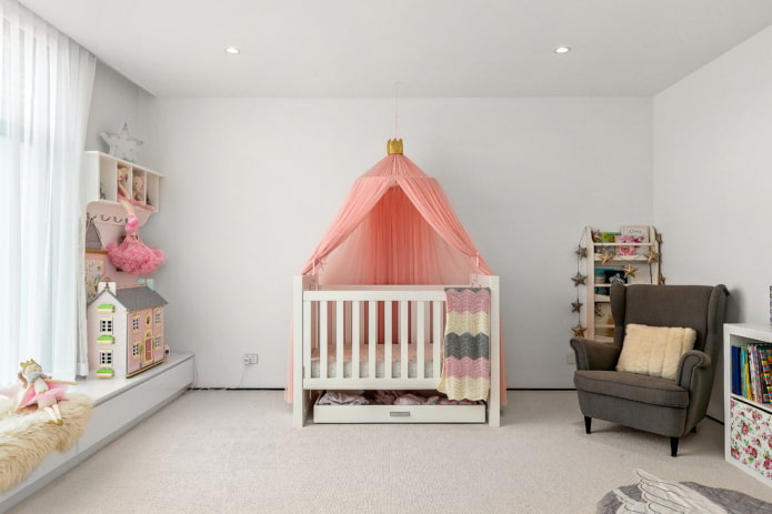 model for a newborn girl in the interior
