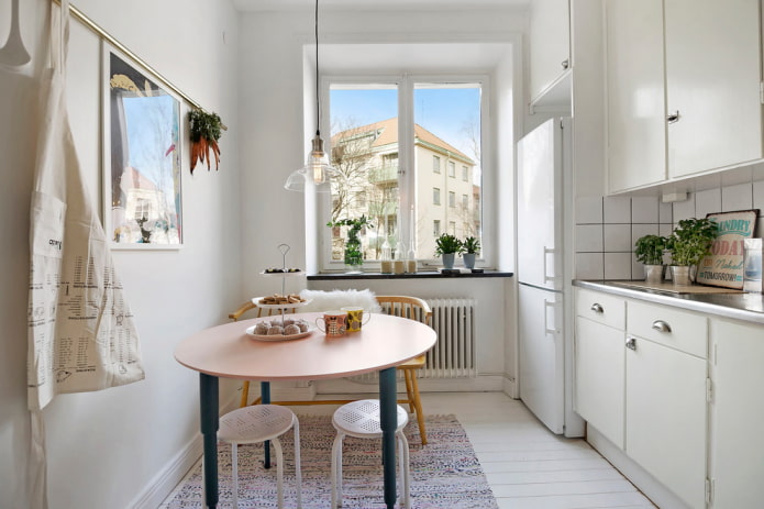 round classic table in the kitchen