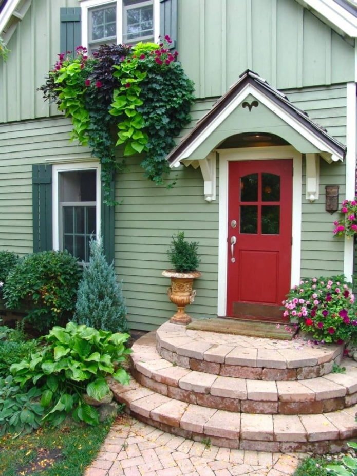 house with a round porch