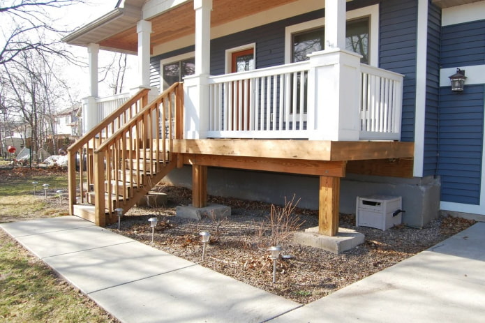 semi-closed porch