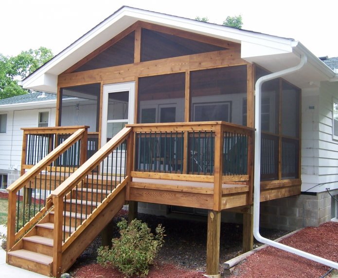 closed porch to the house